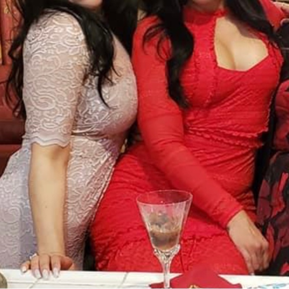 Red color long sleeve dress..